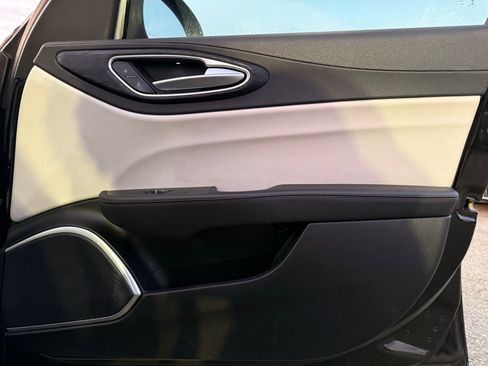 Used 2020 Alfa Romeo Giulia w/ Nero Edizione image 32