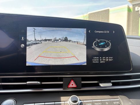 Used 2025 Hyundai Elantra SEL image 23