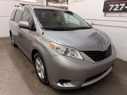 Used 2014 Toyota Sienna LE FWD image 7