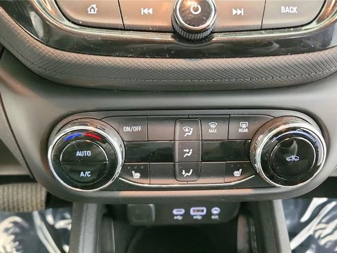 Used 2021 Chevrolet TrailBlazer LT w/ Convenience Package FWD image 26