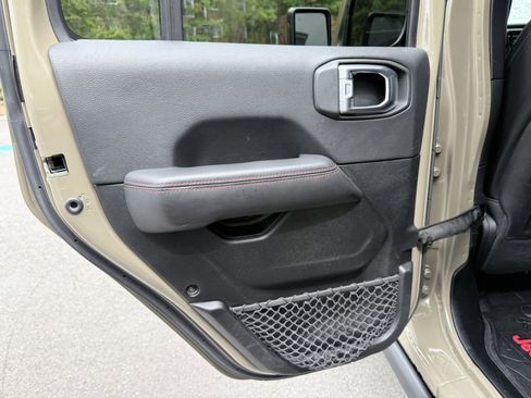 Used 2020 Jeep Gladiator Rubicon AWD/4WD image 16