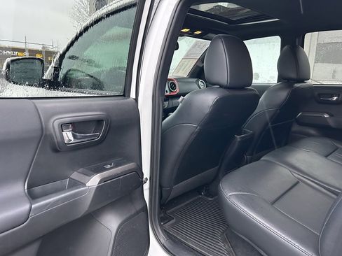 Certified 2019 Toyota Tacoma TRD Off-Road image 11