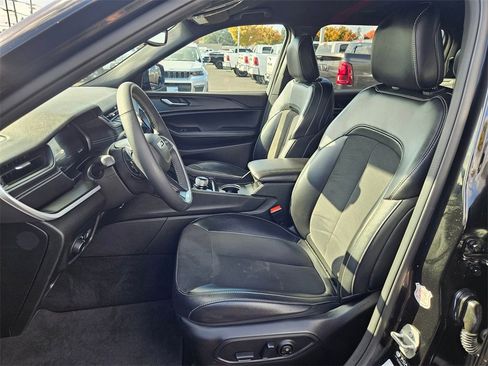 Certified 2024 Jeep Grand Cherokee L Laredo image 14