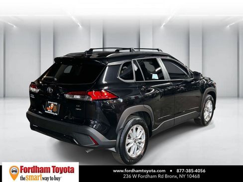 Used 2023 Toyota Corolla Cross LE w/ Moonroof Package AWD/4WD image 7