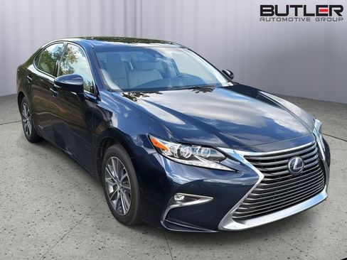 Used 2017 Lexus ES 300h w/ Luxury Package FWD image 6