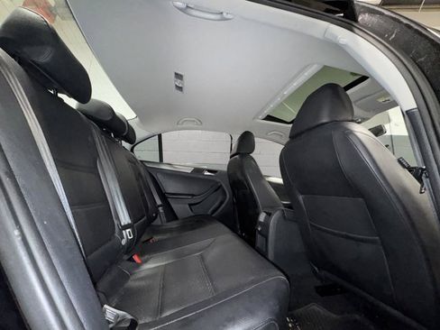 Used 2015 Volkswagen Jetta SE image 12