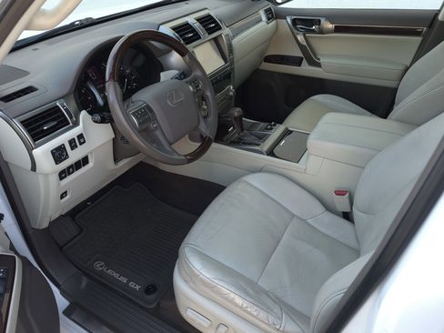 Used 2015 Lexus GX 460 image 9