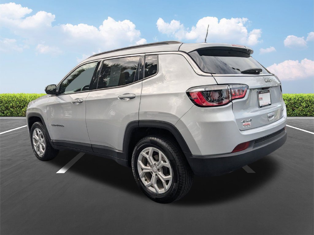 Used 2024 Jeep Compass Latitude AWD/4WD image 7
