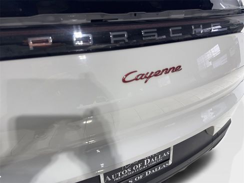 Used 2020 Porsche Cayenne w/ Premium Package image 21