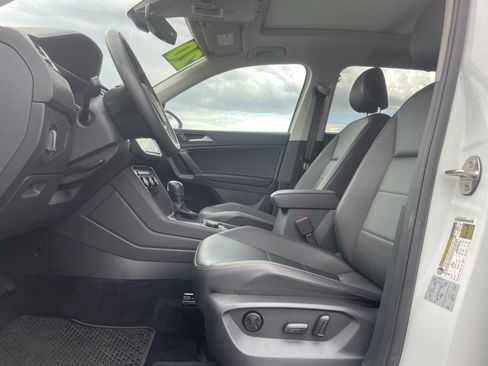Used 2020 Volkswagen Tiguan SEL AWD/4WD image 12