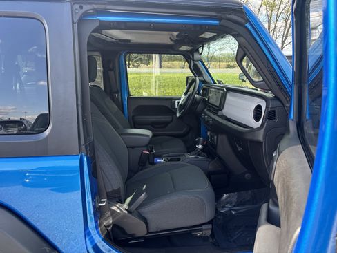 Used 2025 Jeep Wrangler Sport image 16