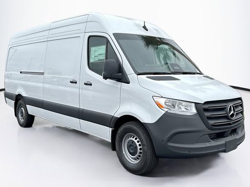 New 2025 Mercedes-Benz Sprinter 2500 image 3