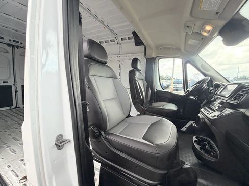 Used 2025 RAM ProMaster 2500 w/ Convenience Group FWD image 18