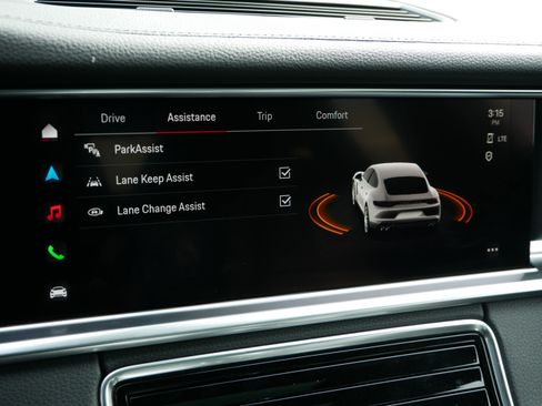 Used 2022 Porsche Panamera 4 Platinum Edition image 22