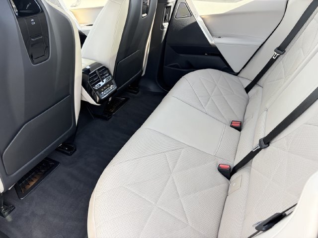 Used 2024 BMW iX xDrive50 w/ Sport Package AWD/4WD image 18