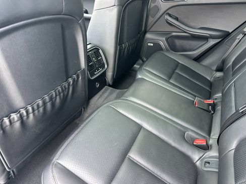 Used 2022 Porsche Macan AWD/4WD image 13