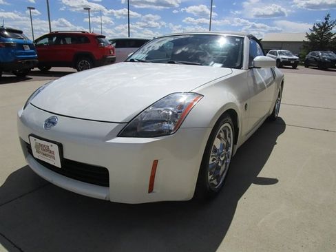 Used 2004 Nissan 350Z Touring RWD image 5