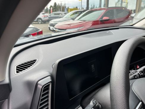 Used 2025 Kia Sportage LX image 34