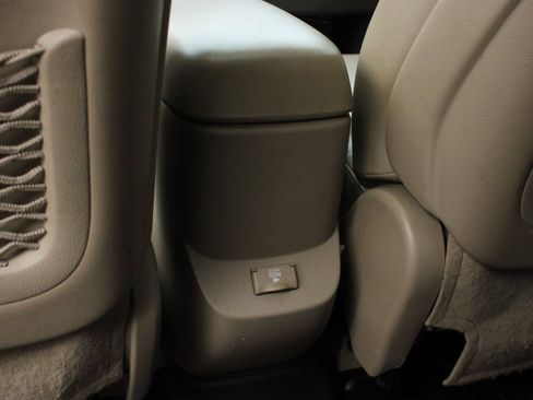 Used 2011 Toyota RAV4 Limited w/ Limited Extra Value Pkg AWD/4WD image 19