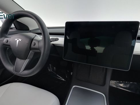 Used 2023 Tesla Model 3 Standard Range image 22