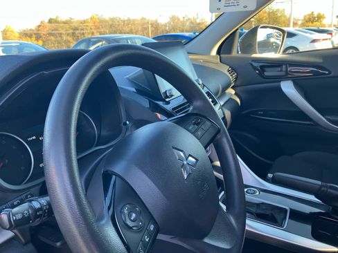 Used 2023 Mitsubishi Eclipse Cross LE image 9