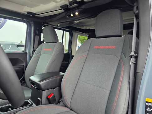 Used 2025 Jeep Wrangler Unlimited Rubicon image 17