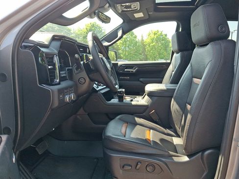 Used 2024 GMC Sierra 1500 AT4 w/ Technology Package AWD/4WD image 16