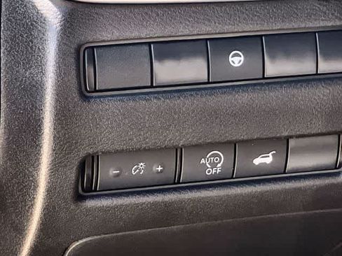 Used 2025 Nissan Rogue SV AWD/4WD image 29