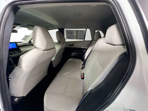 Used 2025 Toyota Corolla Cross L image 28