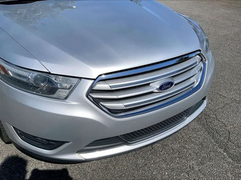 Used 2014 Ford Taurus Limited FWD image 28