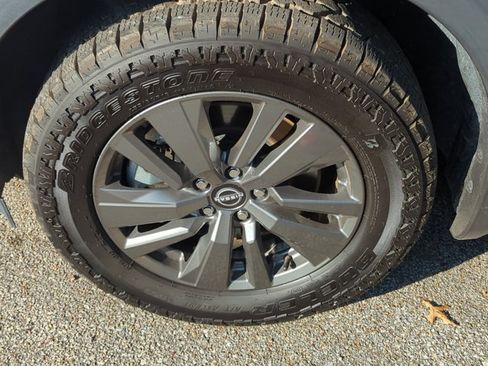 Used 2024 Nissan Pathfinder SV FWD image 24