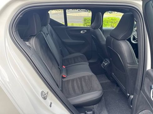 Certified 2025 Volvo XC40 B5 Plus AWD/4WD image 13