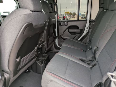 Used 2025 Jeep Gladiator Rubicon w/ Convenience Group image 12