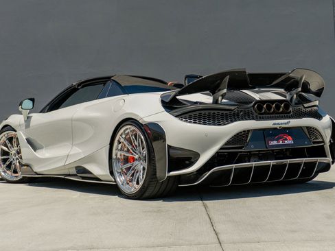 Used 2022 McLaren 765LT RWD image 13
