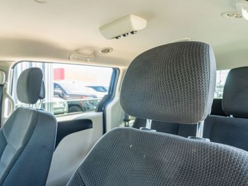 Used 2018 Dodge Grand Caravan SE w/ UConnect Hands-Free Group image 20