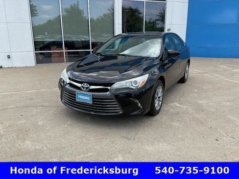 Used 2017 Toyota Camry LE FWD image 2