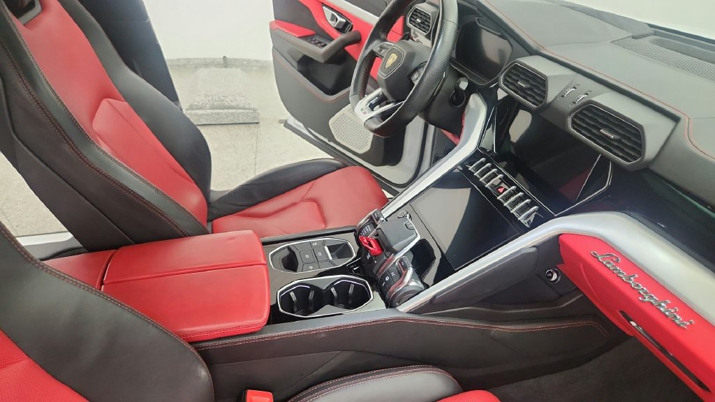 Used 2020 Lamborghini Urus AWD/4WD image 53