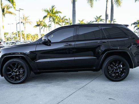 Used 2022 Jeep Grand Cherokee Laredo X image 7