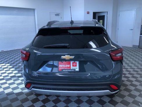 Used 2025 Chevrolet Trax LT w/ LT Convenience Package image 14