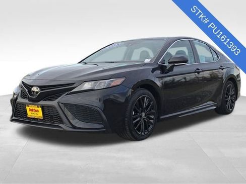Used 2023 Toyota Camry SE image 3