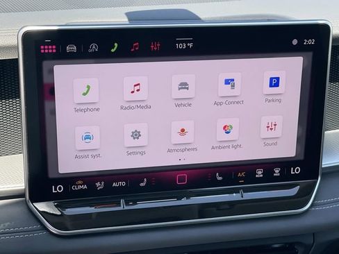 Used 2026 Volkswagen Tiguan SE w/ Panoramic Sunroof Package FWD image 10
