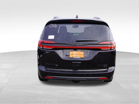 New 2026 Chrysler Pacifica Limited w/ S Appearance Package AWD/4WD image 5