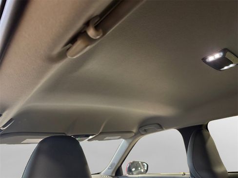 Used 2025 Mitsubishi Outlander SE image 23