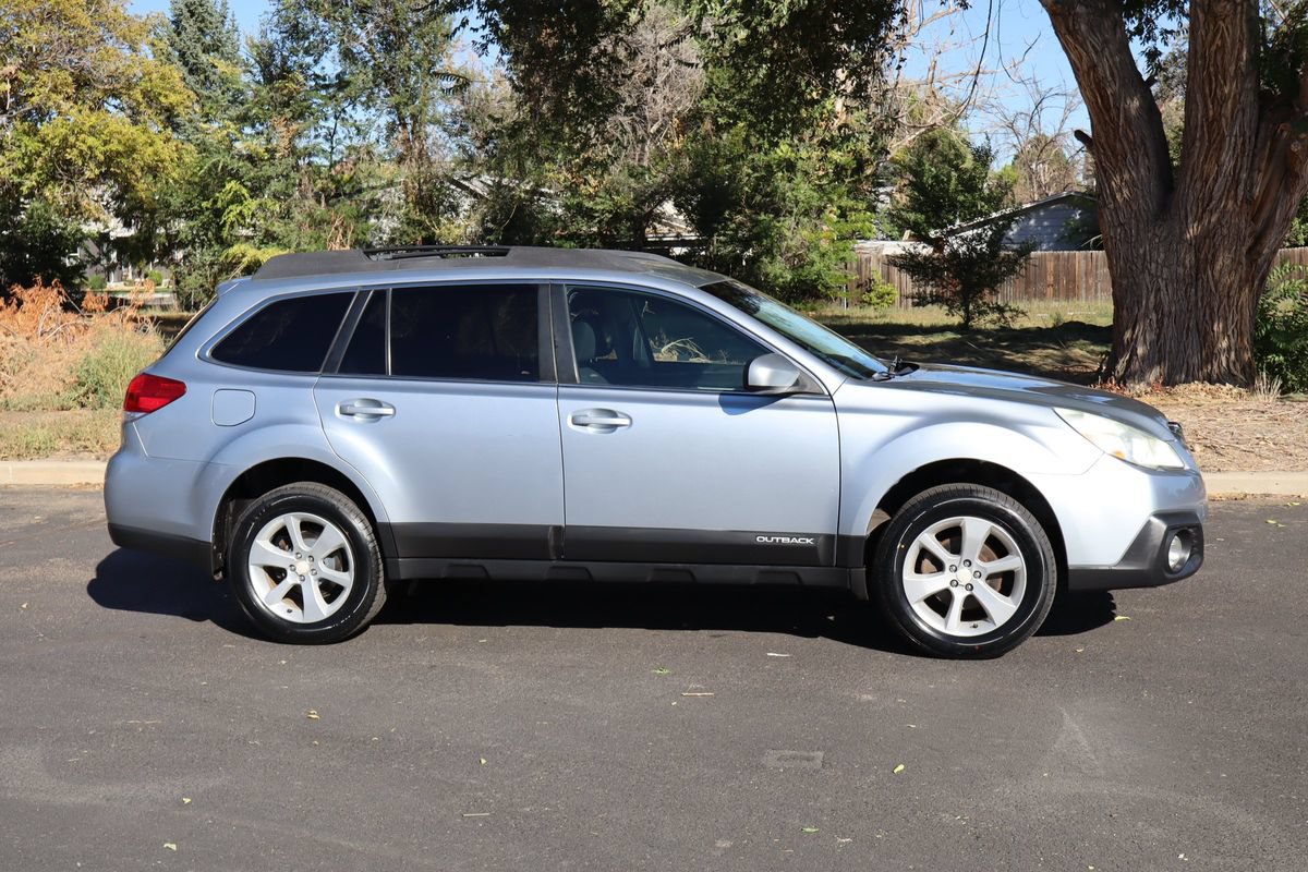 Used 2013 Subaru Outback 2.5i Premium AWD/4WD image 3