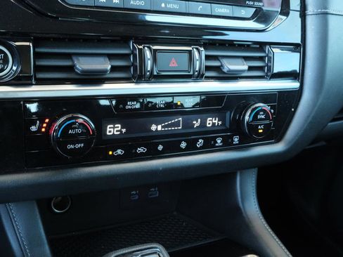 Used 2023 Nissan Pathfinder SV image 16