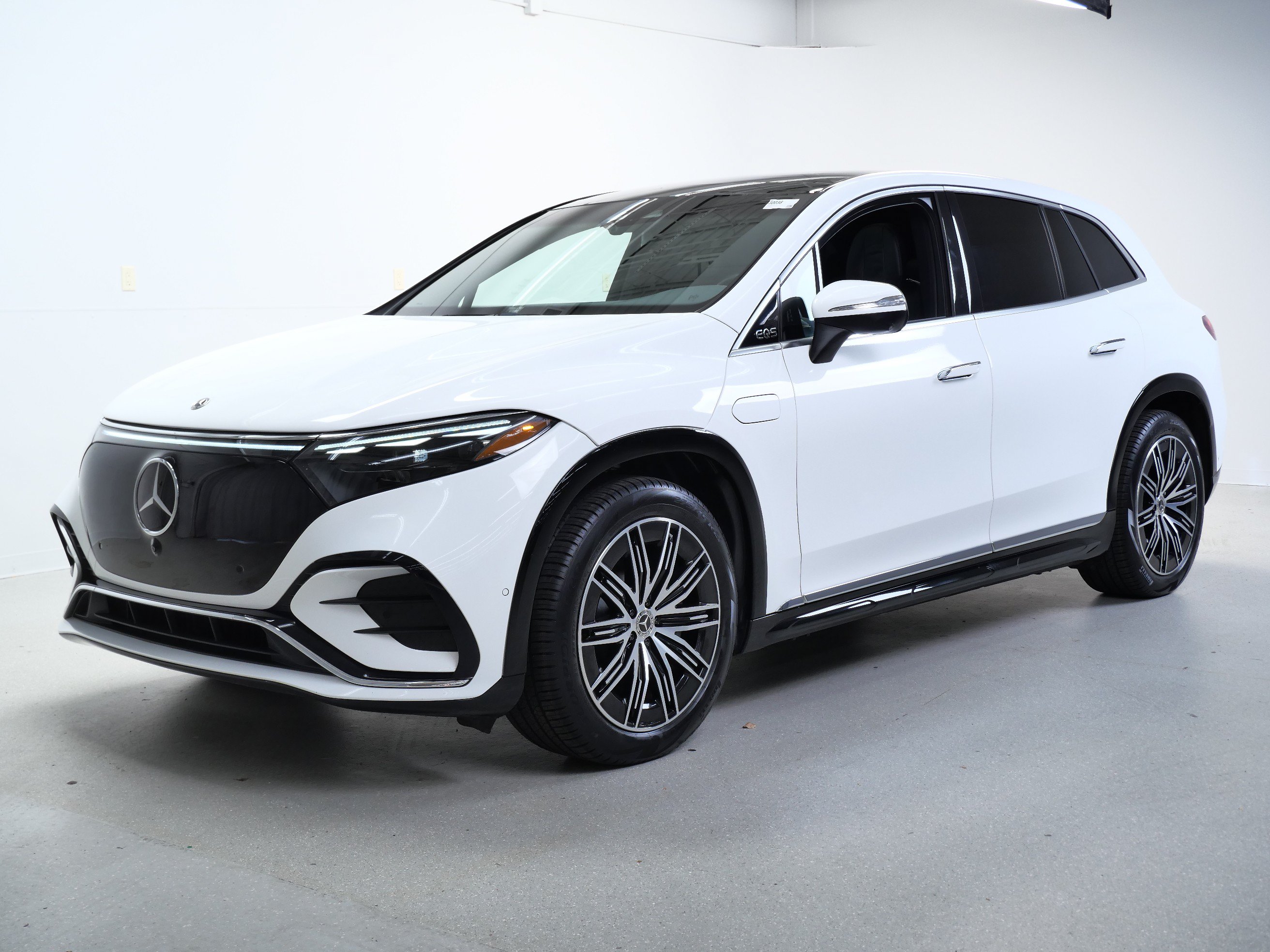 Certified 2023 Mercedes-Benz EQS 580 4MATIC SUV image 8