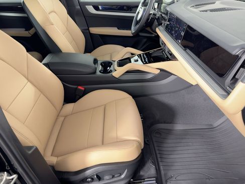 Used 2026 Porsche Cayenne image 30