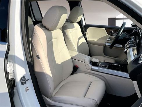 Used 2023 Mercedes-Benz GLB 250 w/ Premium Package image 27