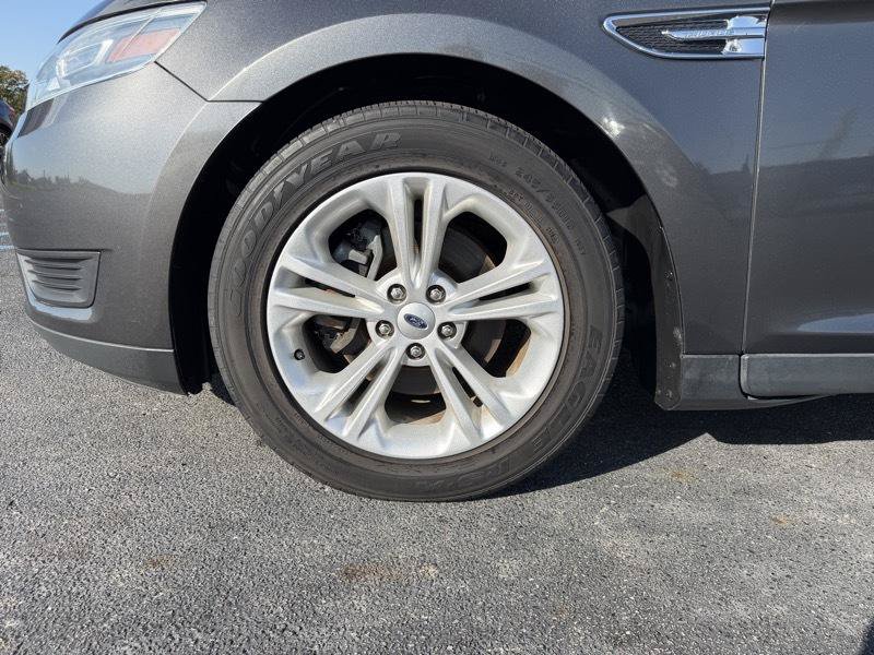 Used 2017 Ford Taurus SE FWD image 30