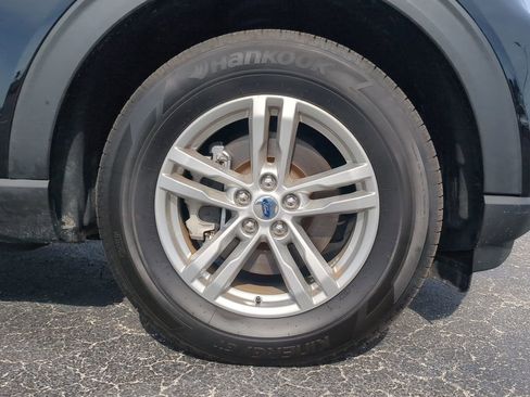 Certified 2024 Ford Explorer XLT image 11